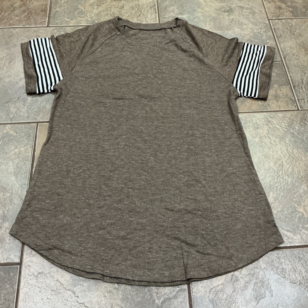 🥵 Brown/tan Striped Sleeve Women's Top